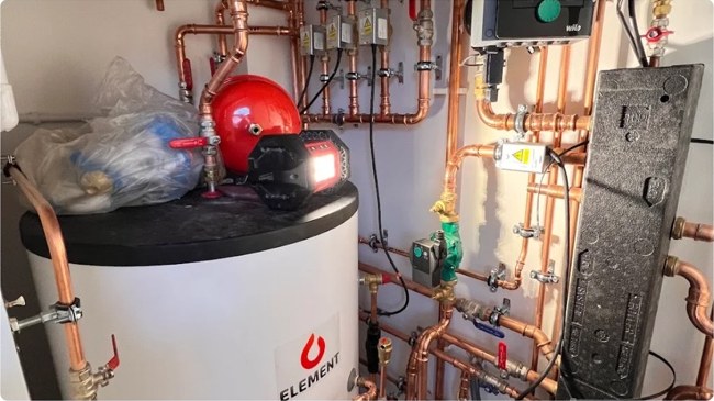 Cylinder and heating installation